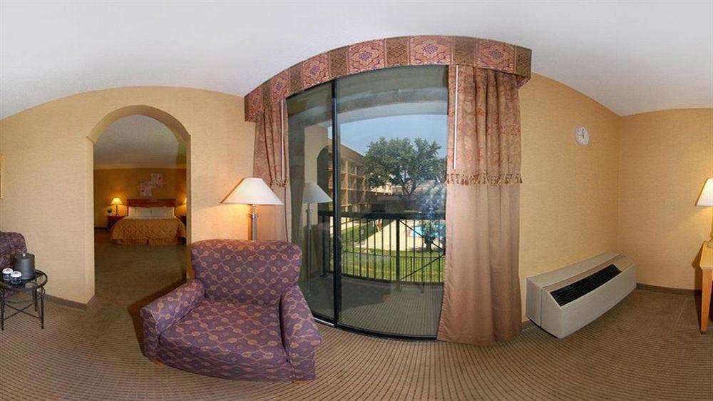 דאלאס Clarion Hotel Park Central מראה חיצוני תמונה