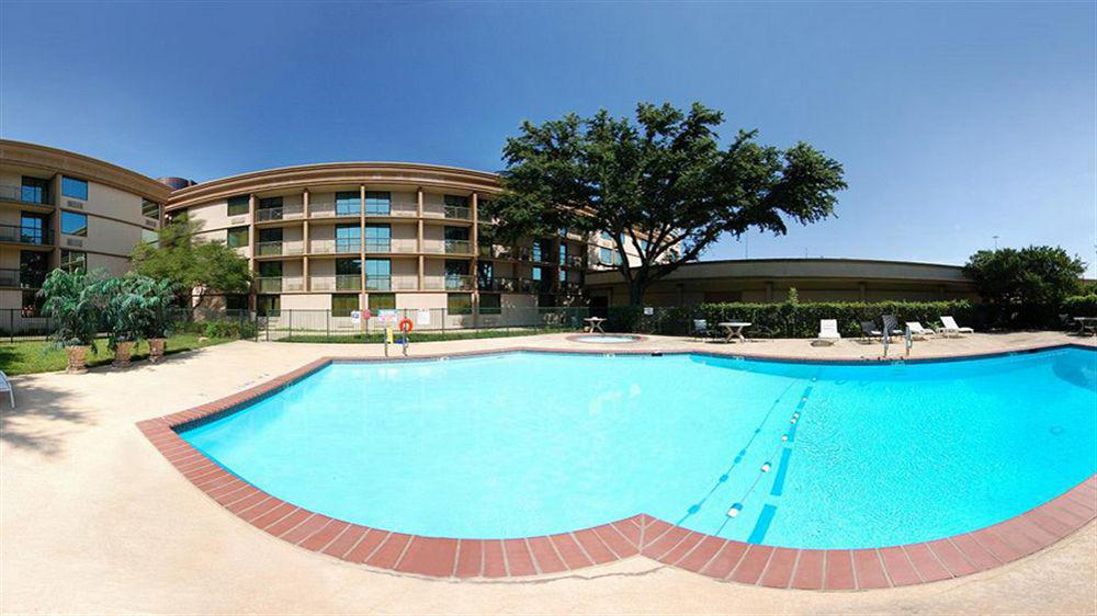דאלאס Clarion Hotel Park Central מראה חיצוני תמונה